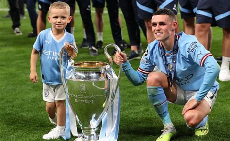 El Wey (Ronnie Foden) .